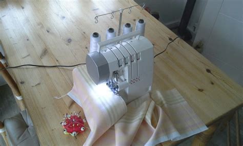Using Overlocker Sewing Machine 的图像结果