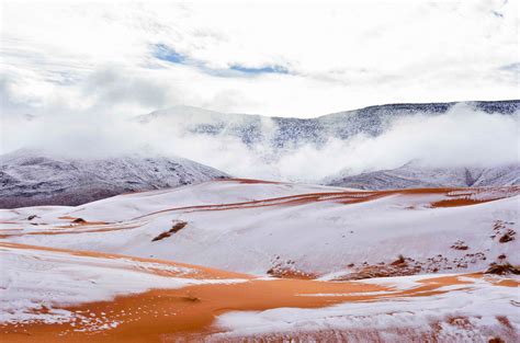 Snowfall in Algeria's Sahara Desert: Temperature plummets to -2°C