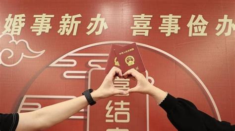 杭州最新婚姻大数据：姐弟恋比例持续上升，平均初婚年龄变晚_手机新浪网