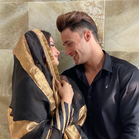 Himanshi Khurana Is Dating Asim Riaz, Saying They Want To Get Married ...