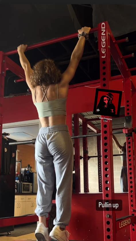 Serena Abweh : r/musclegirlsflexing