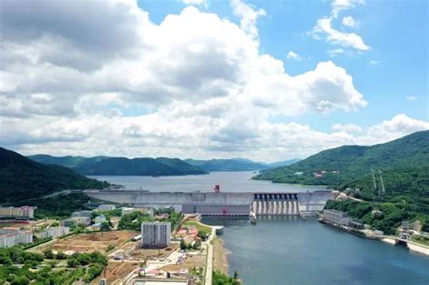 7月19日19时，金沙江上游首座水电站——苏洼龙水电站首台机组正式投产发电。