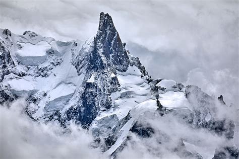 阿尔卑斯山发生雪崩 两名滑雪者不幸丧生-大象网
