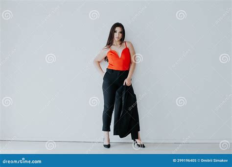 Red and Black Business Suit 的图像结果