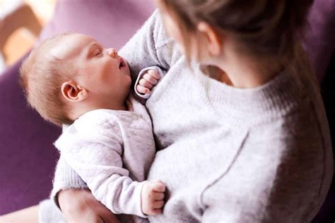 7 Great Tips for Moms with Newborn Babies - Mom Blog Society
