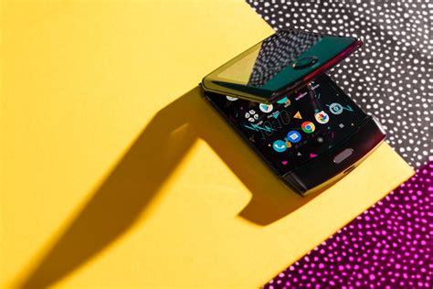 Moto RAZR Gets More Use Out Of Its Second Screen With Android 10