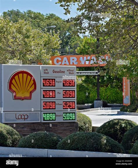 Shell gas station gasoline prices sign in the San Francisco Bay area ...