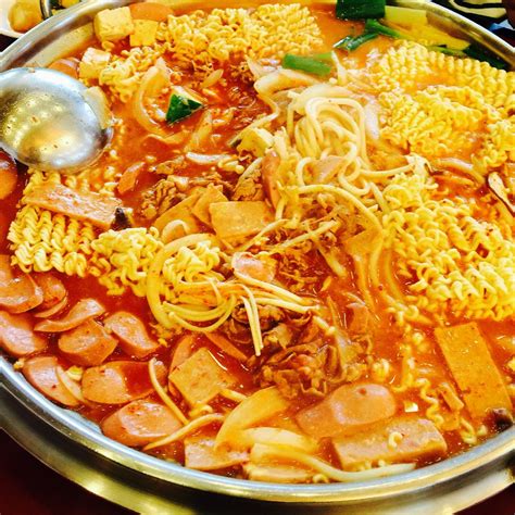 韩国人给方便面取了个名字叫“韩式拉面”，吃得如痴如醉