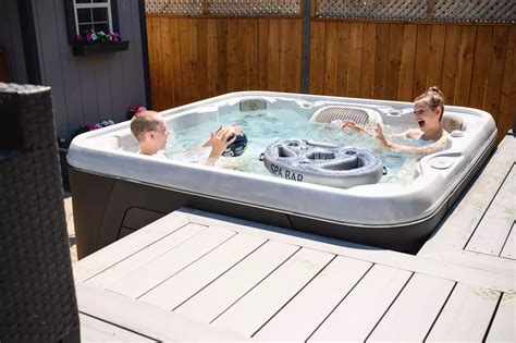 Top 10 Outdoor Hot Tubs for Blissful Soaks | Red Rock Spas