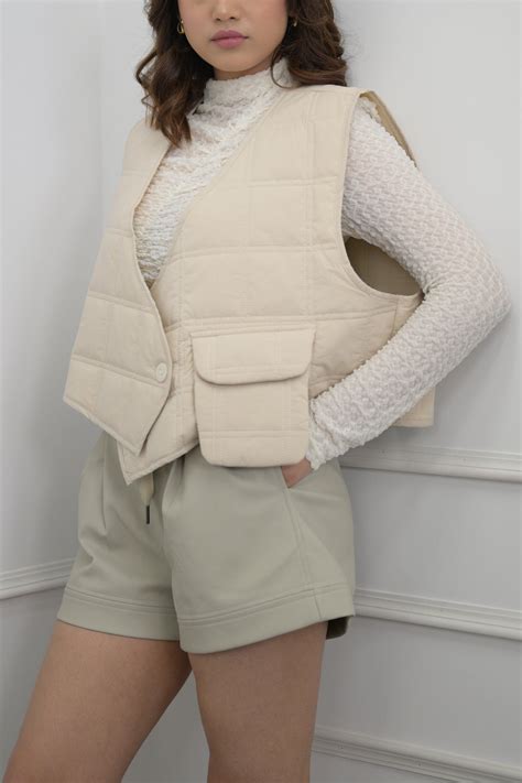 Gilets for Women - Chic Sleeveless to Crop Jackets - Nolabels.in