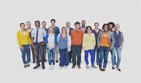 5 People Standing Together 的图像结果