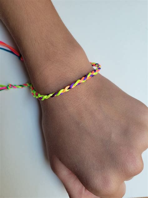 Homemade String Bracelets 的图像结果