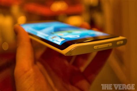 Samsung executive confirms to launch a smartphone with curved display ...