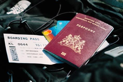 荷兰语一本护照 库存图片. 图片 包括有 航空, 控制, 一个, 移民, 国家, 私有, 说明文件, 国界的 - 10827183