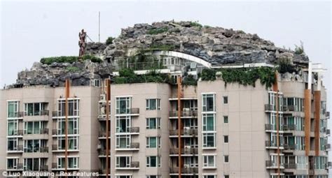 外媒关注搭在楼顶上的中国违章建筑|违章建筑|中国|楼顶_新浪新闻