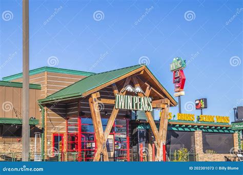Twin Peaks Entrance Close Up and Street Sign Editorial Stock Photo ...