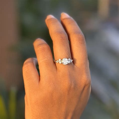 925 Sterling Silver Elegant Round-Cut Moissanite Diamond Ring For Wome ...