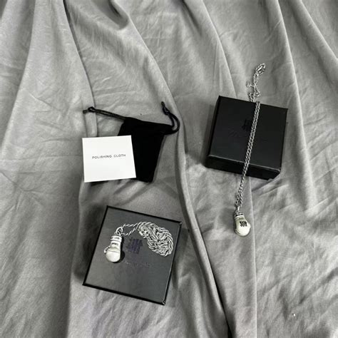 Undefeated x Boxer Ali Găng Tay Quyền Anh Vòng Cổ Chất Liệu Đồng Trắng ...