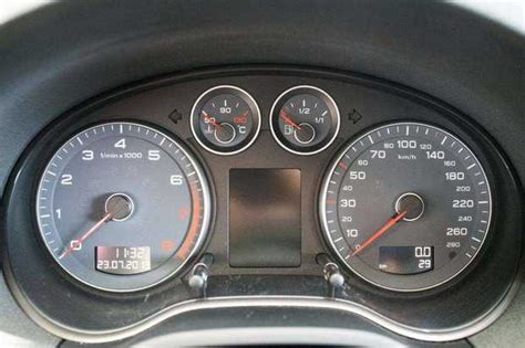 汽车转速表有什么用？你开车时看转速表吗？