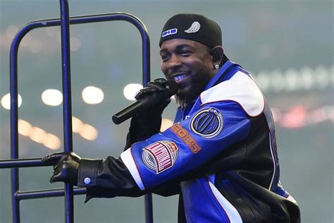 Super Bowl halftime show 2025 live: Kendrick Lamar thrills with Drake ...