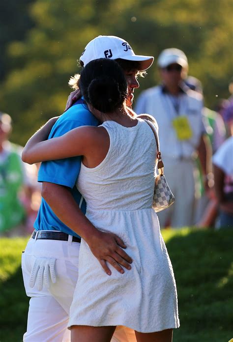 Jason Dufner Agarra A Su Esposa Tiger Woods Girlfriend Hi Res Stock