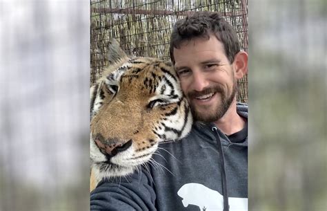 Oklahoma animal handler attacked and killed by tiger during performance ...