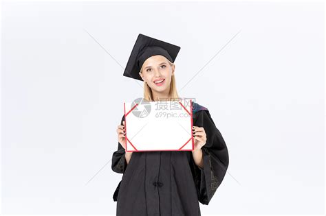 手持荣誉证书的毕业大学生高清图片下载-正版图片500851291-摄图网