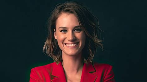 Mackenzie Davis biography, height, partner, age, family, net worth 2026 ...