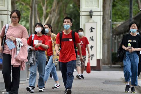 2016全国部分地区高考落幕 北京考生走出考场[组图]_图片中国_中国网