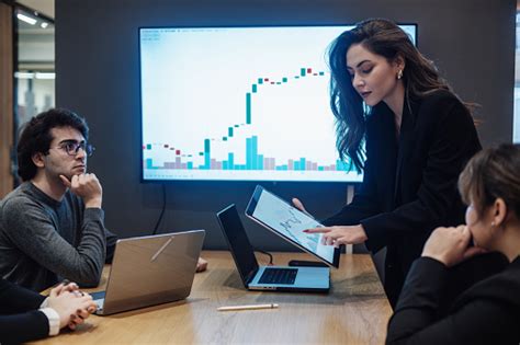 Stock Business Person Pic 的图像结果