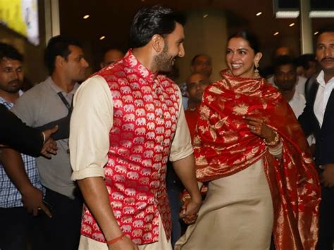 इटली में शादी कर लौटे 'दीपवीर', मुंबई एयरपोर्ट पर दिखे साथ | Deepika ...