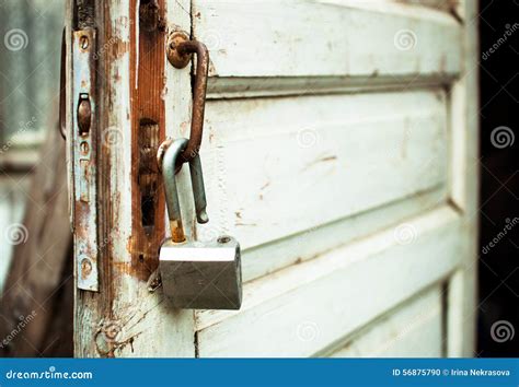 How to Open a Rusty Lock 的图像结果