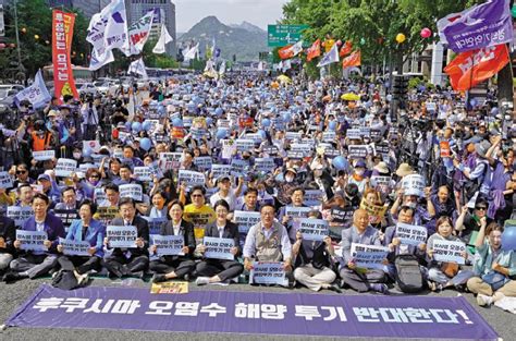 韩万人烛光集会要求朴槿惠对"亲信干政事件"负责[组图]_图片中国_中国网