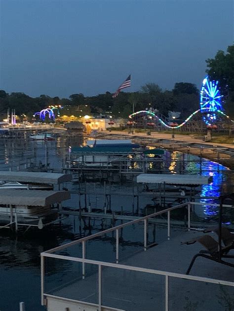 PICK'S LAKESHORE RESORT (Arnolds Park, Iowa) - Cottage Reviews & Photos ...