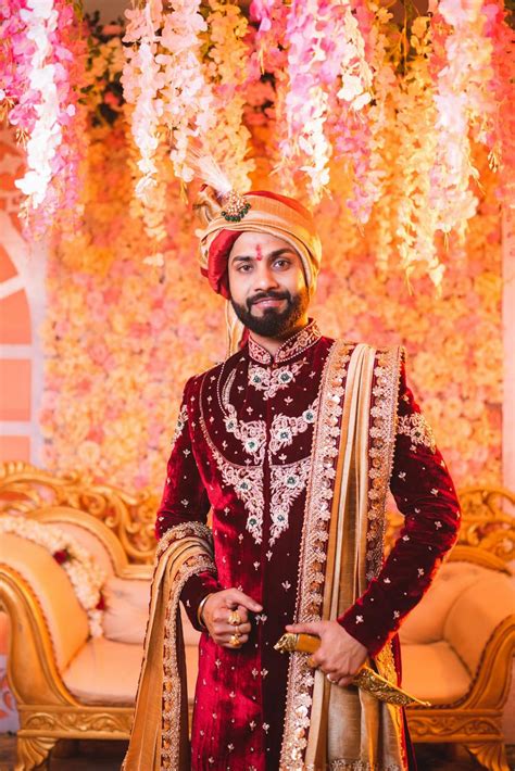 Indian Wedding Groom Poses Ideas - Picture Perfect Groom Portrait