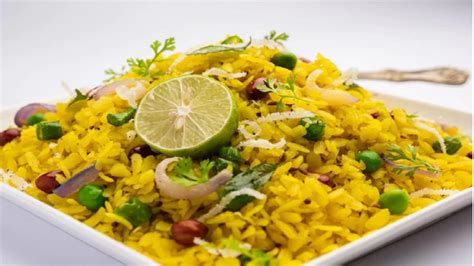 Healthy Breakfast Recipe: वीकेंड पर बनाएं स्प्राउट्स पनीर पोहा, भरपूर ...