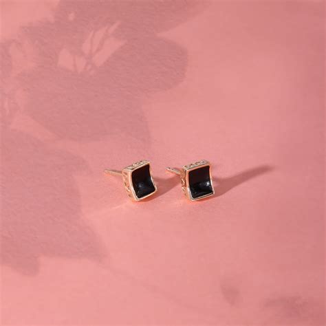 14KT Gleaming Onyx Stud Earrings