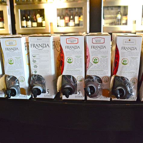 2 Sommeliers Taste All of Franzia's Classy Boxed Wines | Wine box, Wine ...