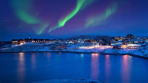 Aurora Borealis over winter Ilulissat at western Greenland coast ...