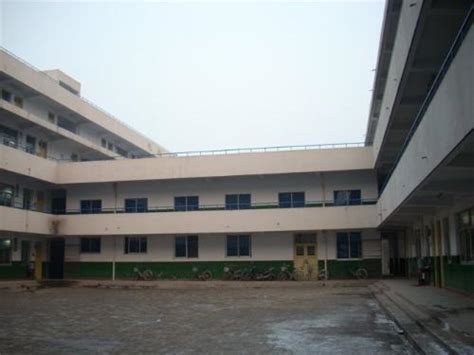 附近学校