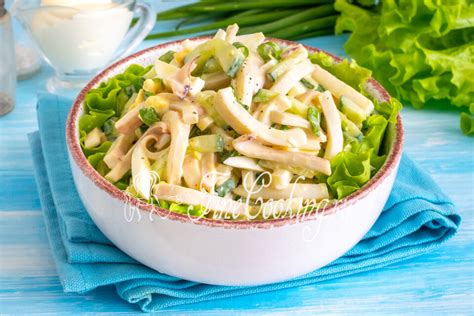 Салат с кальмарами, огурцом и яйцом пошаговый рецепт