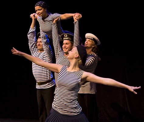 "Yablochko" - traditional dance of Russian sailors