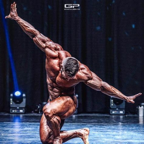 Bodybuilding Leg Poses at Tiffany Mora blog