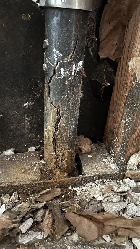 How to do I fix broken cast iron drain pipe? : r/howto