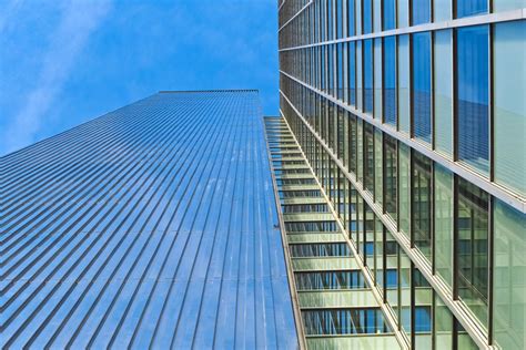 商业摩天大楼图片-现代蓝色玻璃的商业摩天大楼素材-高清图片-摄影照片-寻图免费打包下载