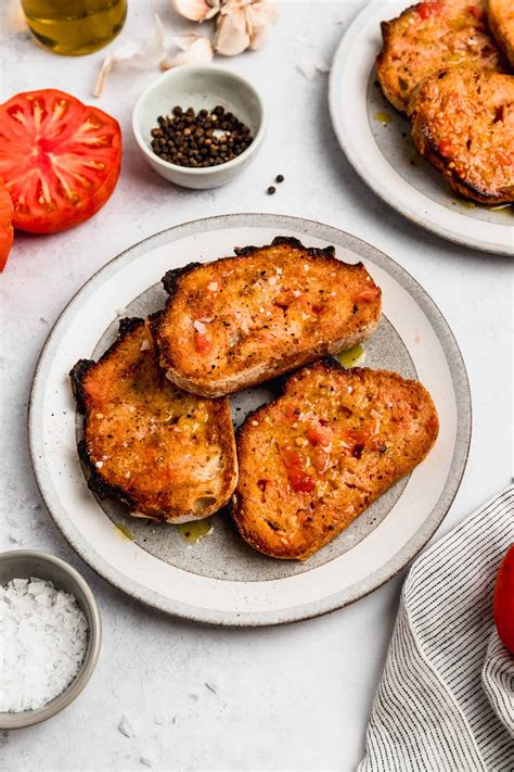 Pan con Tomate (Traditional Spanish Tomato Bread) | Cravings Journal