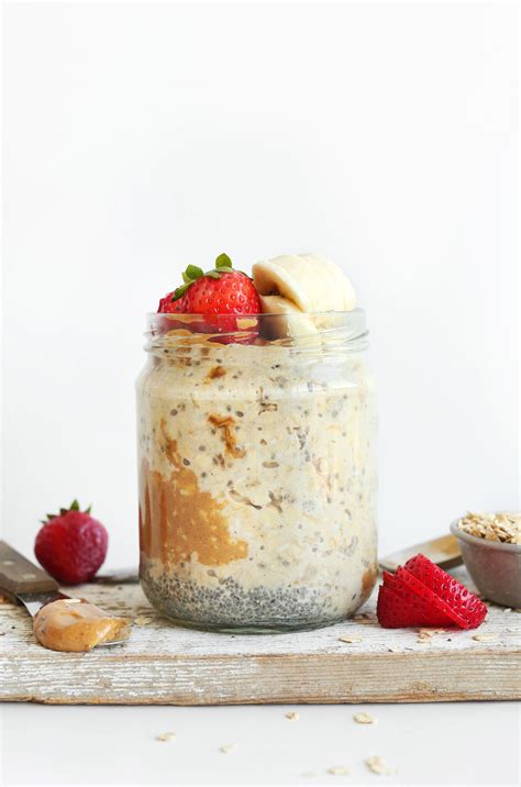 Peanut Butter Overnight Oats (5 Ingredients!)