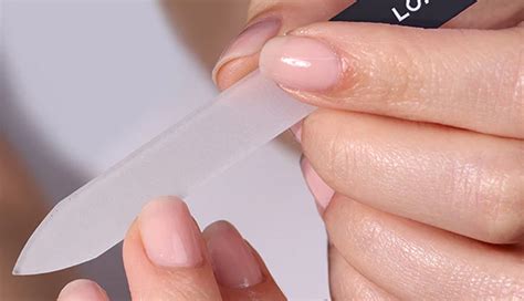 6 Natural Tips To Make Your Nails Grow Faster - lifeberrys.com