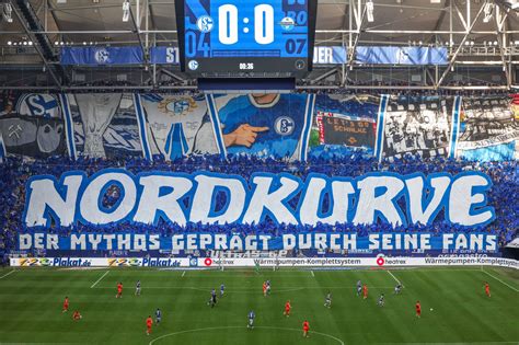 „Der Mythos lebt“: Schalkes Choreo-Comeback begeistert die Arena