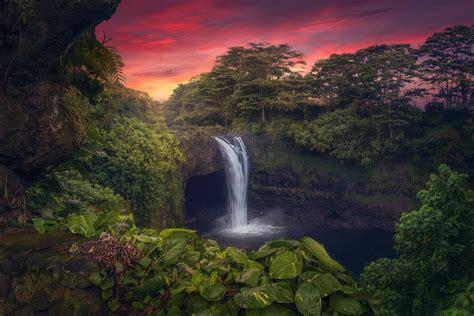 Rainbow Falls, Hawaii. : r/MostBeautiful
